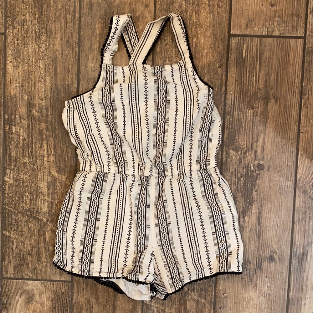 COPY - OLD NAVY GIRLS BLACK & WHITE BOHO ROMPER SIZE M(8)